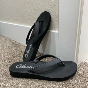 Cobian Women’s Skinny Bounce Flip Flops 7